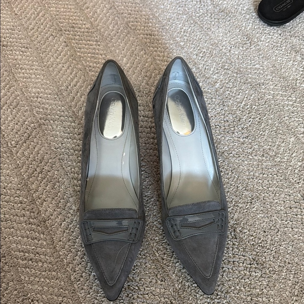 Calvin Klein Women's Gray Pointed-Toe Suede Pumps